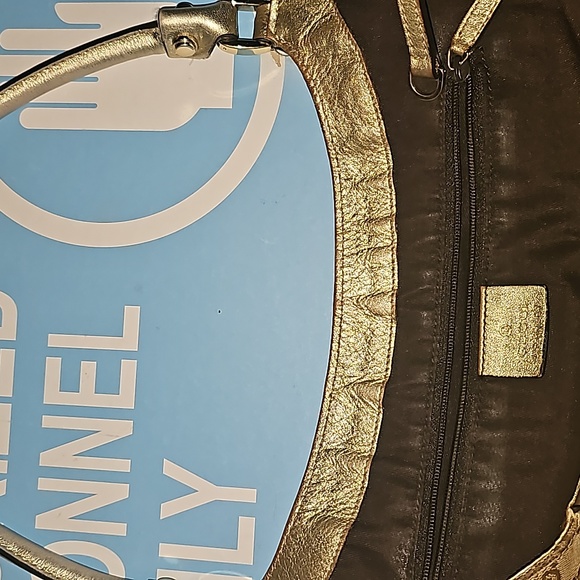 Gucci Abbey Monogram Handbag - Picture 9 of 14